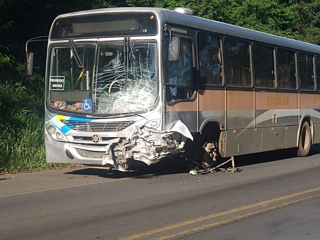 Colisão frontal na BR-476 deixa uma pessoa morta em São Mateus do Sul