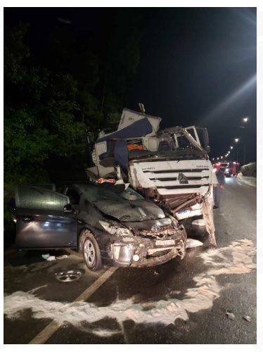 Acidente envolvendo carreta e veículos, deixa múltiplas vítimas