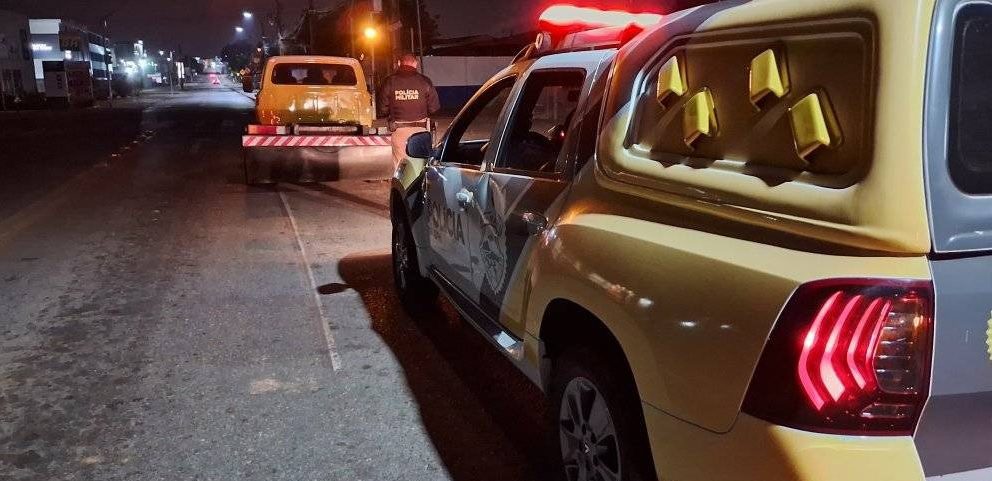 Caminhoneiro é preso por embriaguez ao volante após quase acertar viatura da PM no Paraná