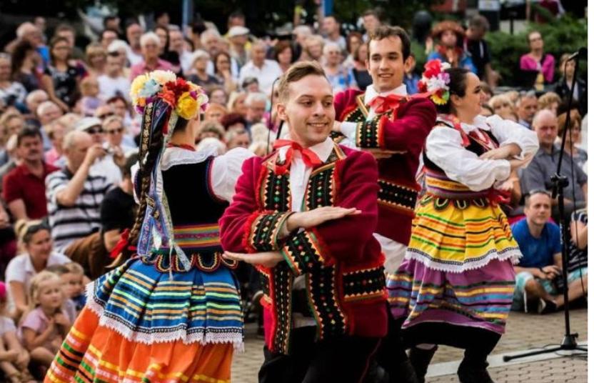 Bydgoszcz, na Polônia, recebeu  o grupo Karolinka em turnê com  grande público e muito encanto