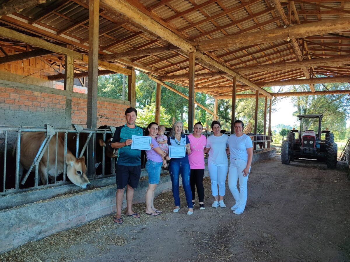 São Mateus do Sul recebe certificação da primeira propriedade livre de brucelose e tuberculose