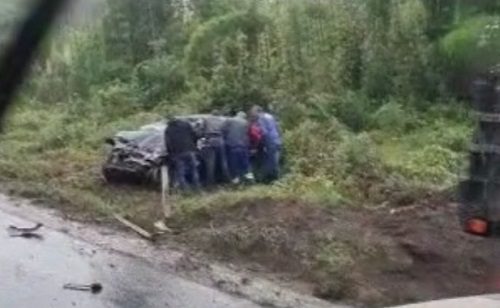 Acidente na BR-153 envolvendo carro e caminhão deixa uma vítima presa nas ferragens