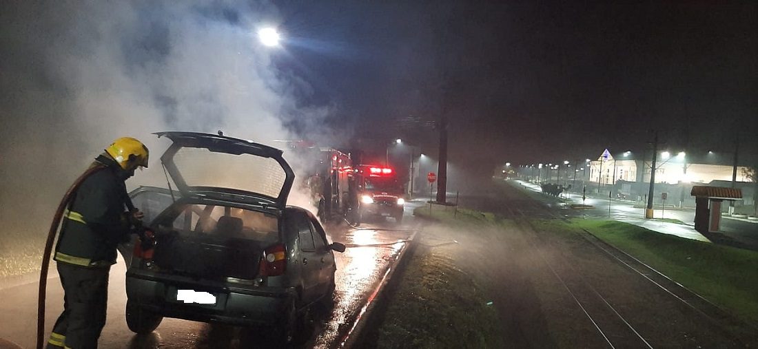 Bombeiros atendem duas ocorrências de incêndio em veículos no Planalto Norte catarinense