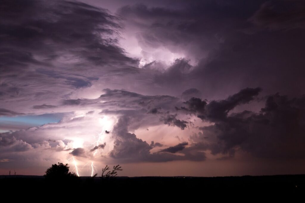 Paraná em alerta para temporais, a partir da madrugada desse domingo