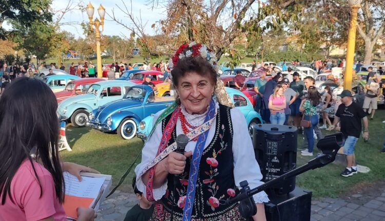 Aproximadamente 200 Fuscas participam da 1ª carreata dos apaixonados por Fusca, em Irati