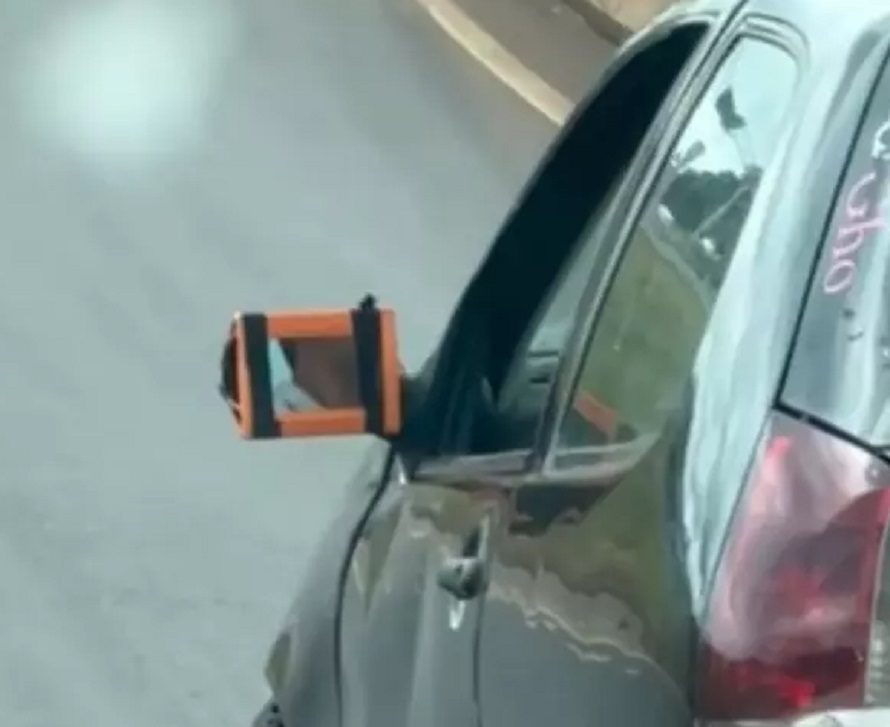 VÍDEO: motorista é flagrado usando espelho de banheiro no lugar do retrovisor na BR-277