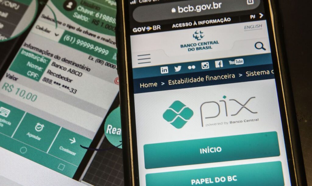 Usuários de Pix podem integrar lista de contato de celulares