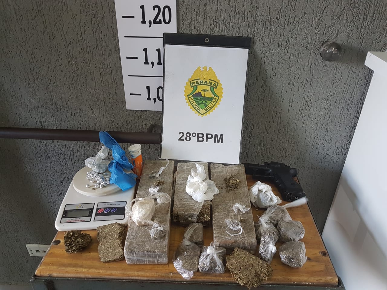 PM da Lapa prende homem com moto furtada e grande quantidade de drogas