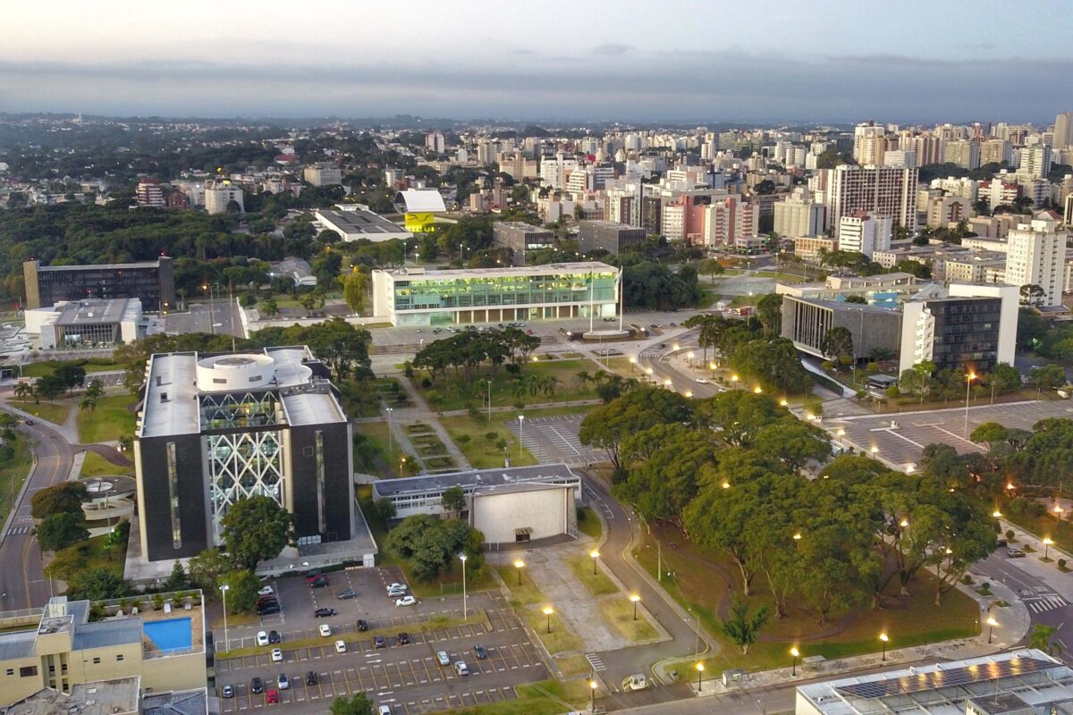 Governador sanciona lei que garante reajuste no Piso Salarial do Paraná