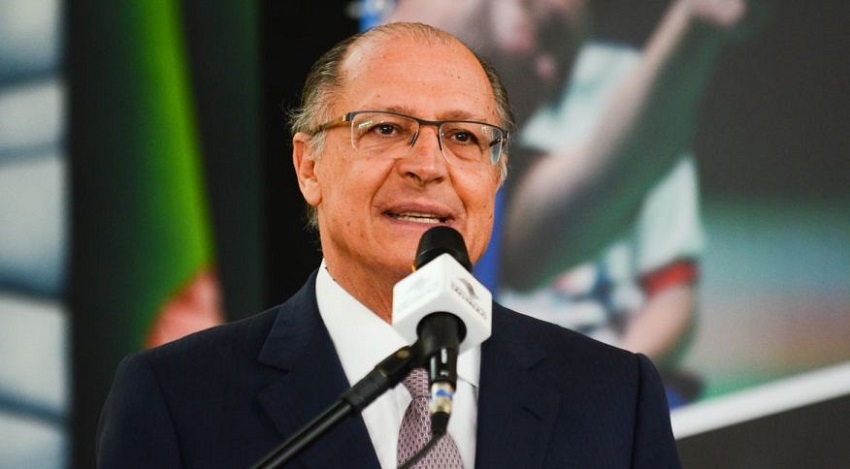 Alckmin confirma saída do PSDB e ruma para possível aliança política com Lula