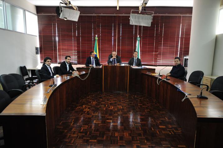 Comissão especial aprova fim de aposentadoria para ex-governadores