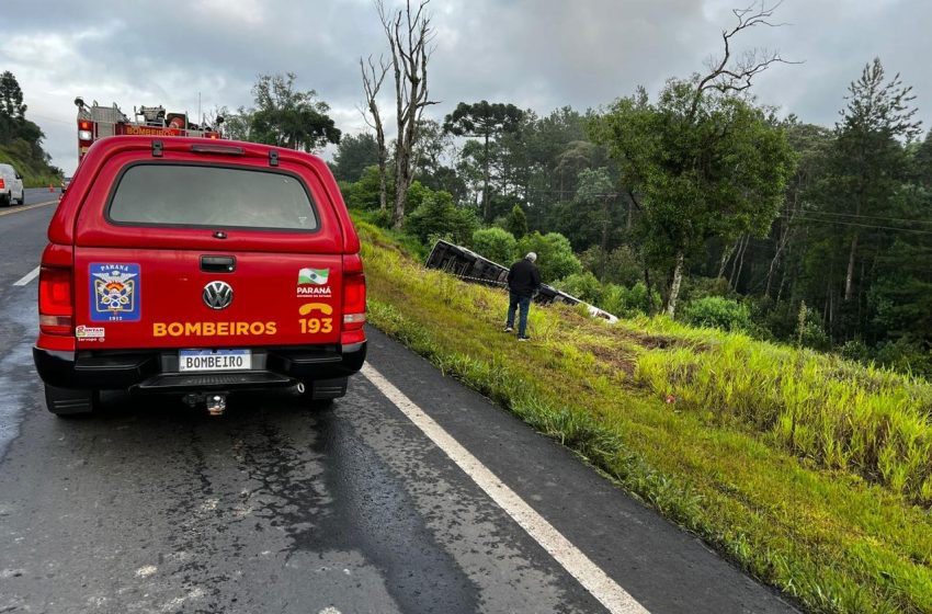 Ônibus tomba e mata 7 pessoas na BR-277 na madrugada desta terça-feira