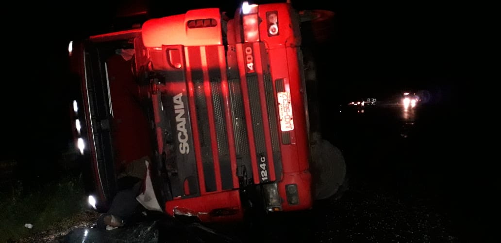 Motorista de carreta morre em acidente na BR 476 em São Mateus do Sul