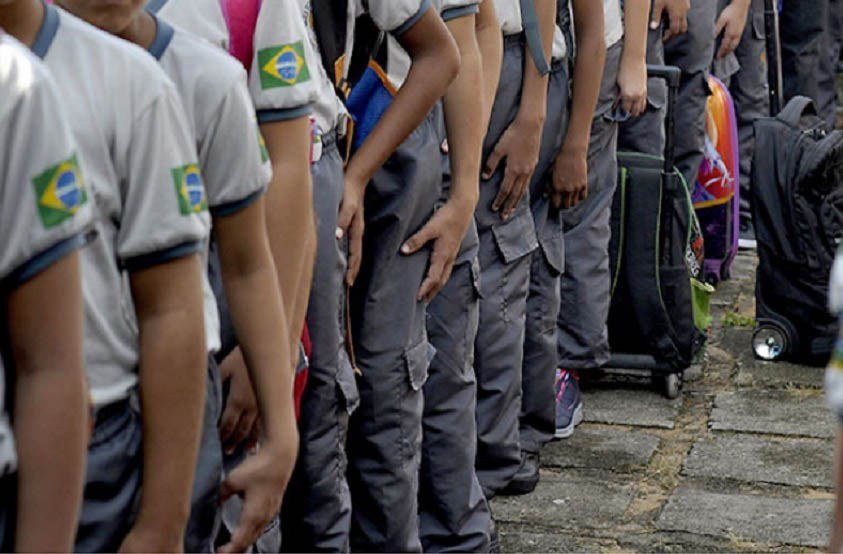 Consulta pública aprova modelo cívico-militar em 115 colégios