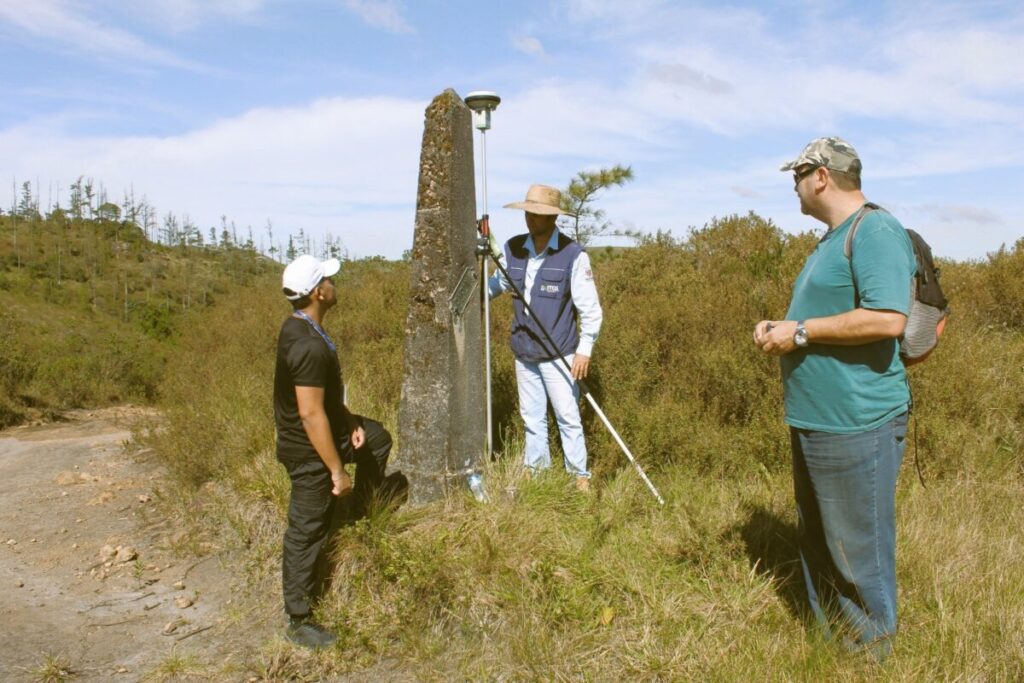 Após medição com GPS, IAT ajusta divisa entre Paraná e Santa Catarina em 490 hectares