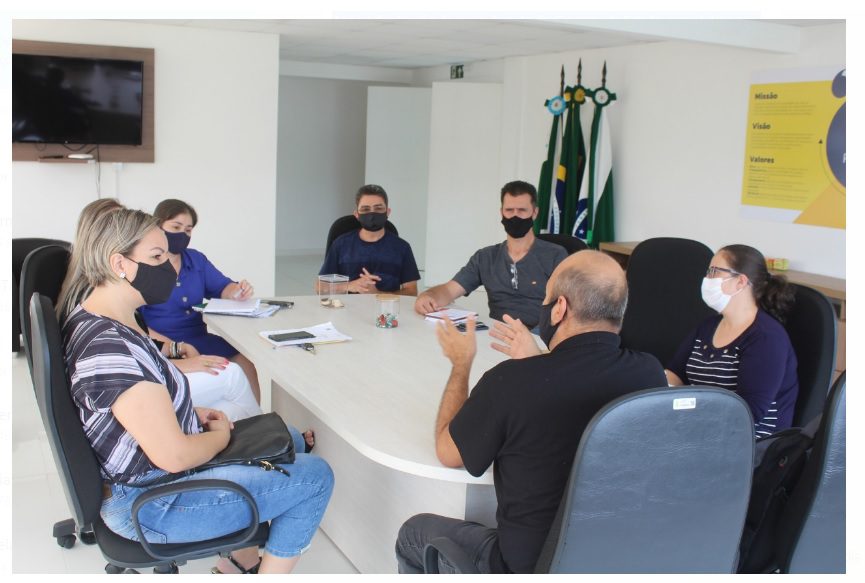 Palmeira discute volta às aulas na rede municipal de ensino