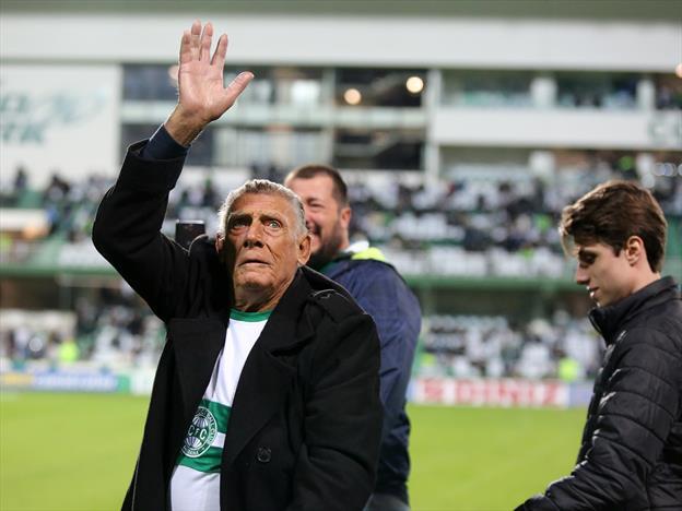 Quinto jogador que mais vestiu a camisa do Coritiba, Nico morre aos 82 anos