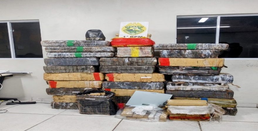 Mulher de 51 anos é presa com mais de 400 quilos de maconha em Ponta Grossa