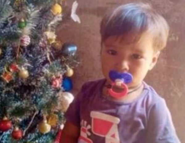 Criança de 2 anos morre após ser espancada pelo padrasto