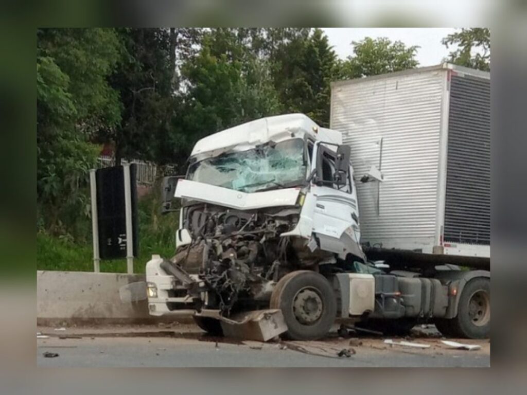 Morre motorista da carreta que sofreu acidente no trevo de Paulo Frontin na BR-476 com 153