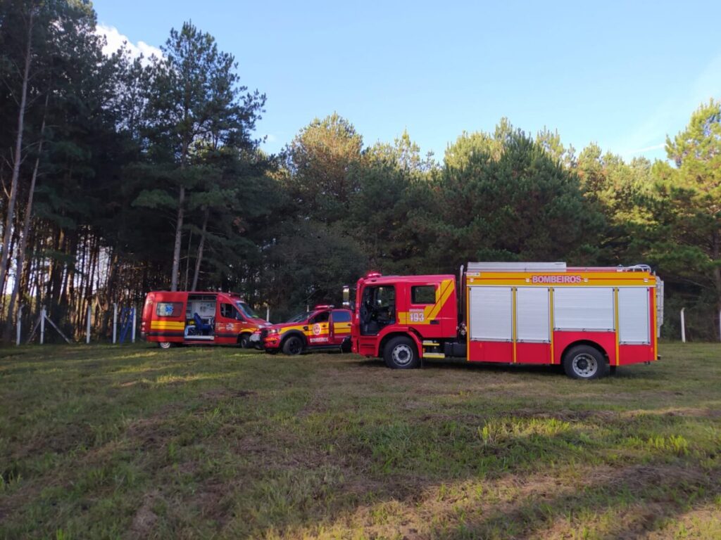 Jovem é resgatado após ficar preso próximo à estação de tratamento