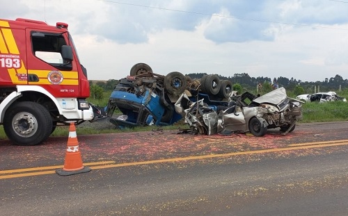 Morre motorista de carro com placas de São Mateus do Sul envolvido no engavetamento na BR-280