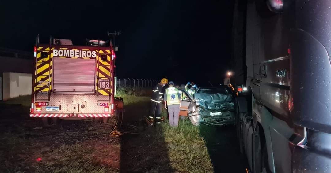 Caminhão e carro batem de frente na BR-280 em Irineópolis e um óbito é registrado
