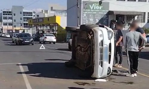 Motorista é detido em União da Vitória após causar acidente e tombar o veículo