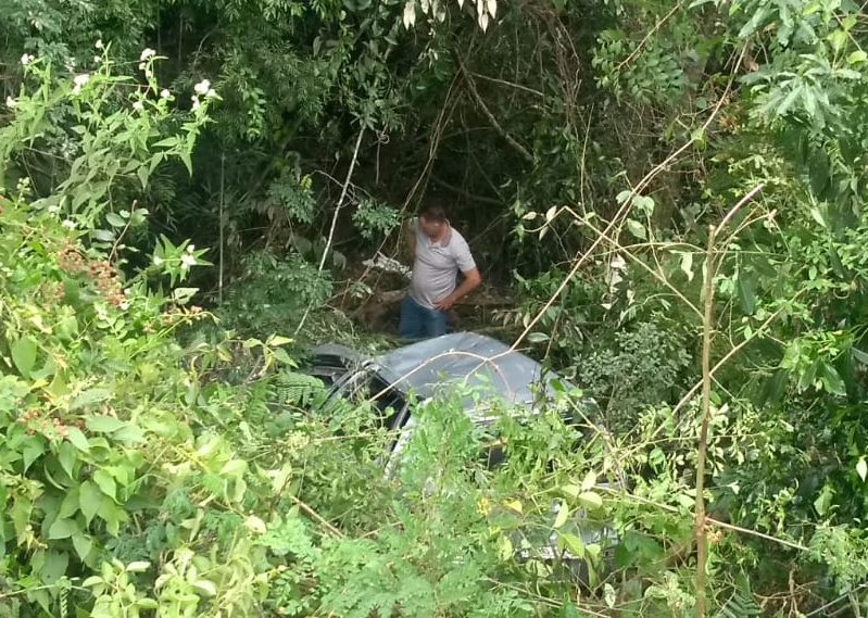 Capotamento deixa homem ferido na PR-151 em São João do Triunfo