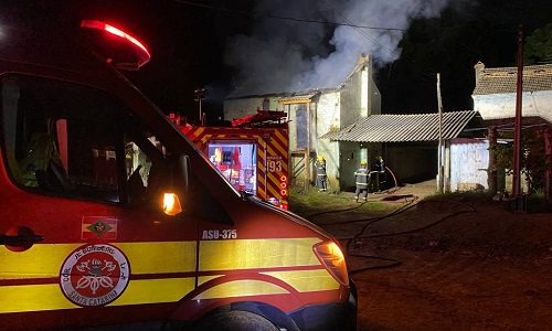 Incêndio em estufa de secagem de tabaco mobiliza Corpo de Bombeiros em Irineópolis