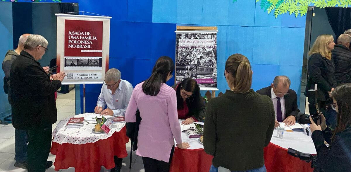 Mês Polonês: amantes da leitura prestigiam noite de autógrafos e palestra em São Mateus do Sul