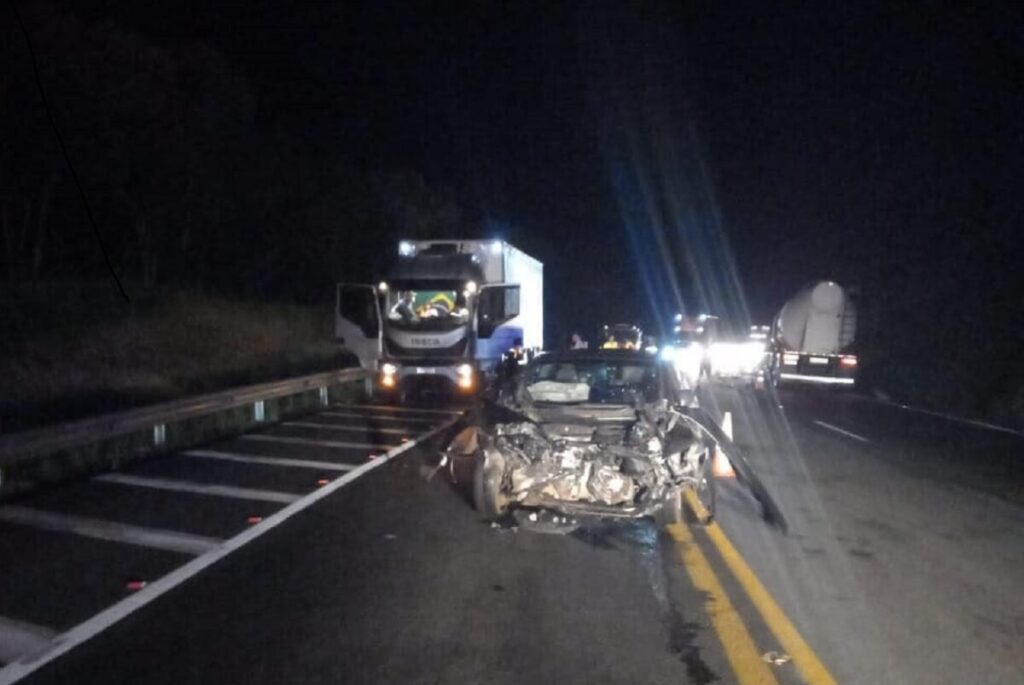 Acidente é registrado na BR-277 na noite desta segunda-feira em Palmeira, próximo ao pedágio desativado