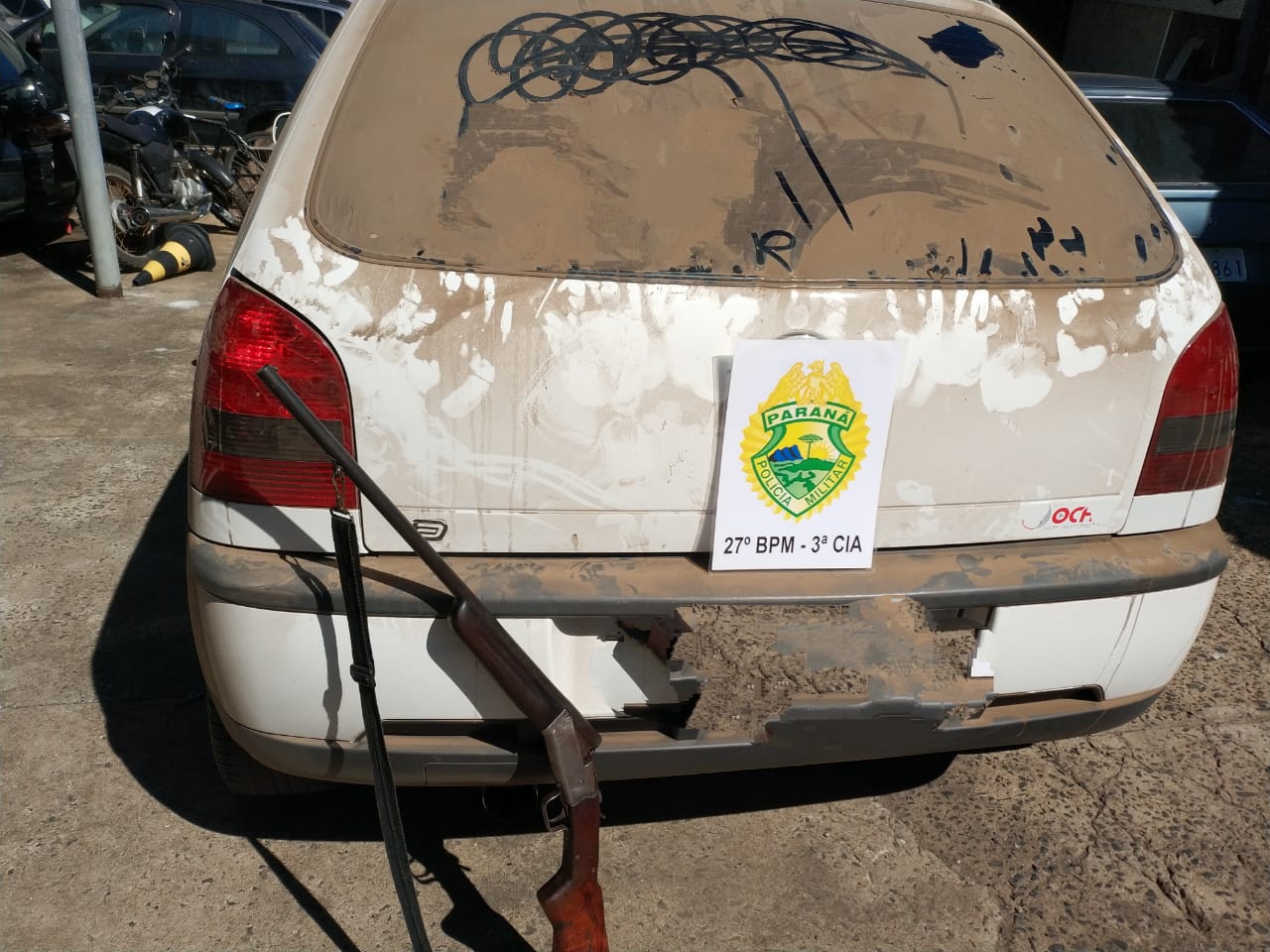(PM) Três homens são presos após assalto e agressões. Veículo roubado é recuperado