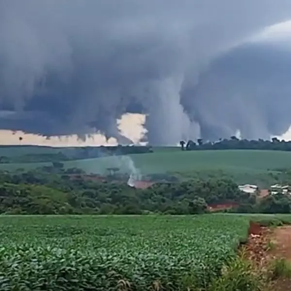 Nuvem funil é flagrada no Paraná em meio a risco de chuvas intensas; veja o vídeo