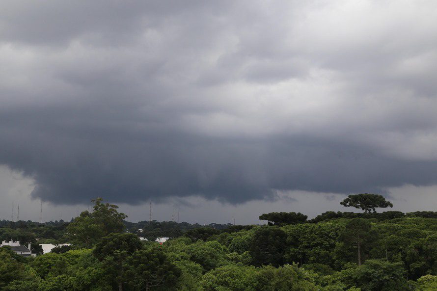 Temporais e ventania estão previstos para essa quinta e sexta-feira no PR