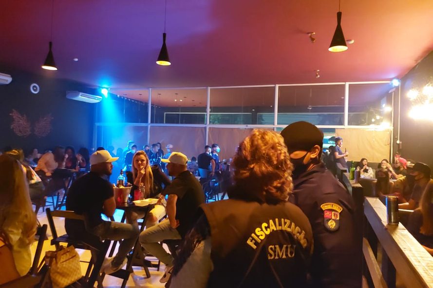 Fiscalização da AIFU encerrou festa com quase 100 pessoas em Curitiba