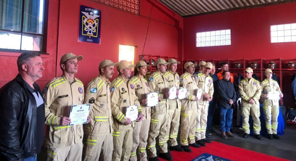 VÍDEO: Corpo de Bombeiros de São Mateus do Sul homenageia voluntários da campanha “SOS Rio Grande do Sul”