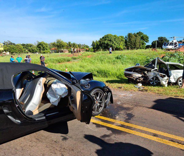 Acidente entre Gol e Porsche causa morte no Norte do Paraná