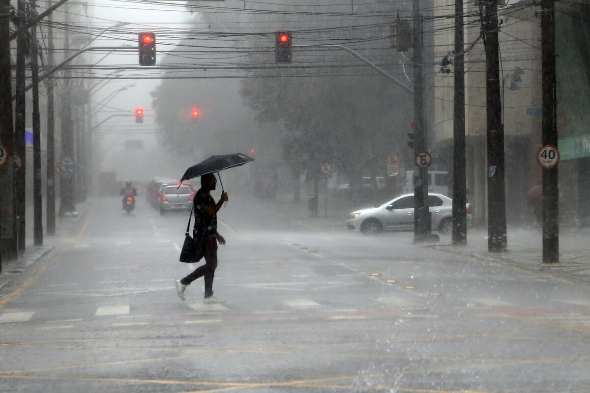 Ciclone extratropical deve atingir Paraná e Rio Grande do Sul nos próximos dias