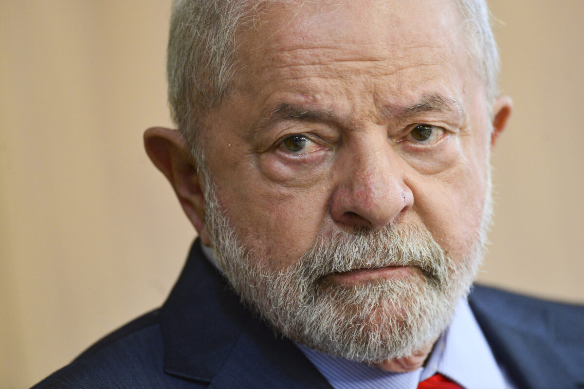 Lula decidiu que o salário mínimo não subirá para R$ 1.320 em janeiro