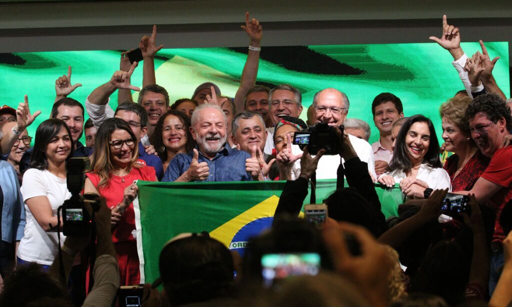 ‘Não existem dois Brasis. Somos um único país’, diz Lula em primeiro discurso