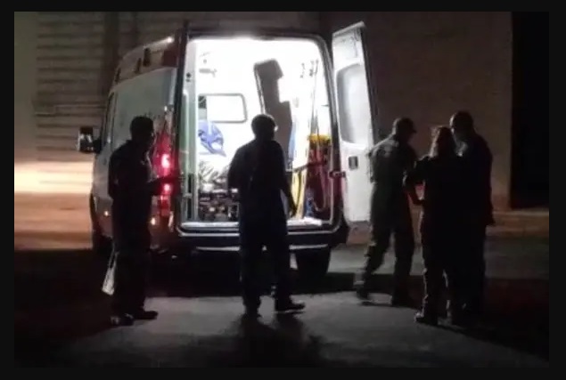 Menino de 12 anos leva choque ao encostar em haste metálica enquanto colhia frutas no litoral Paranaense e é socorrido por helicóptero