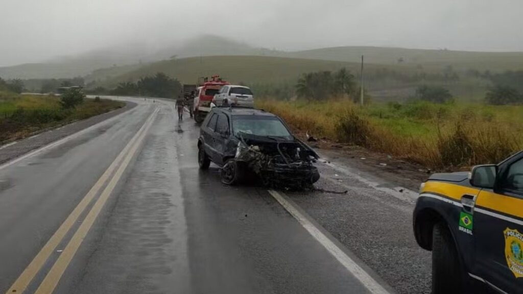 Irmãos morrem em grave acidente de carro ao voltar de velório do pai