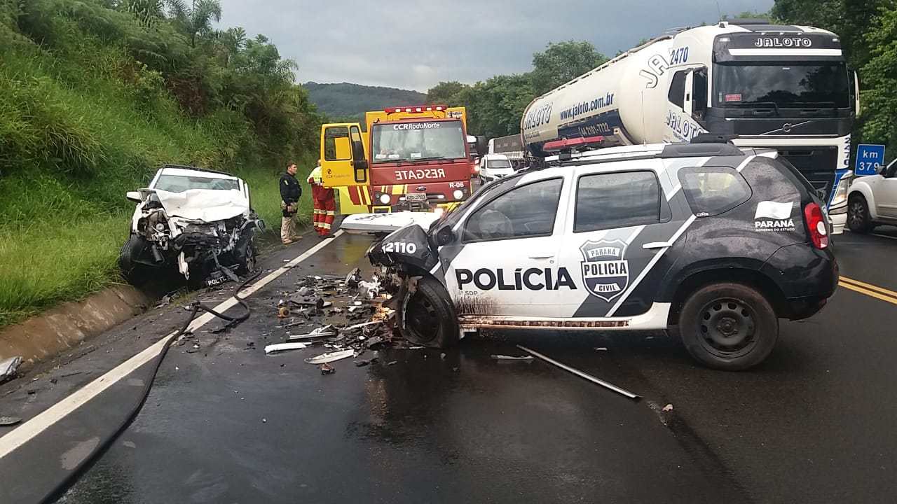 Viatura da Polícia Civil sofre acidente na BR-376, em Imbaú