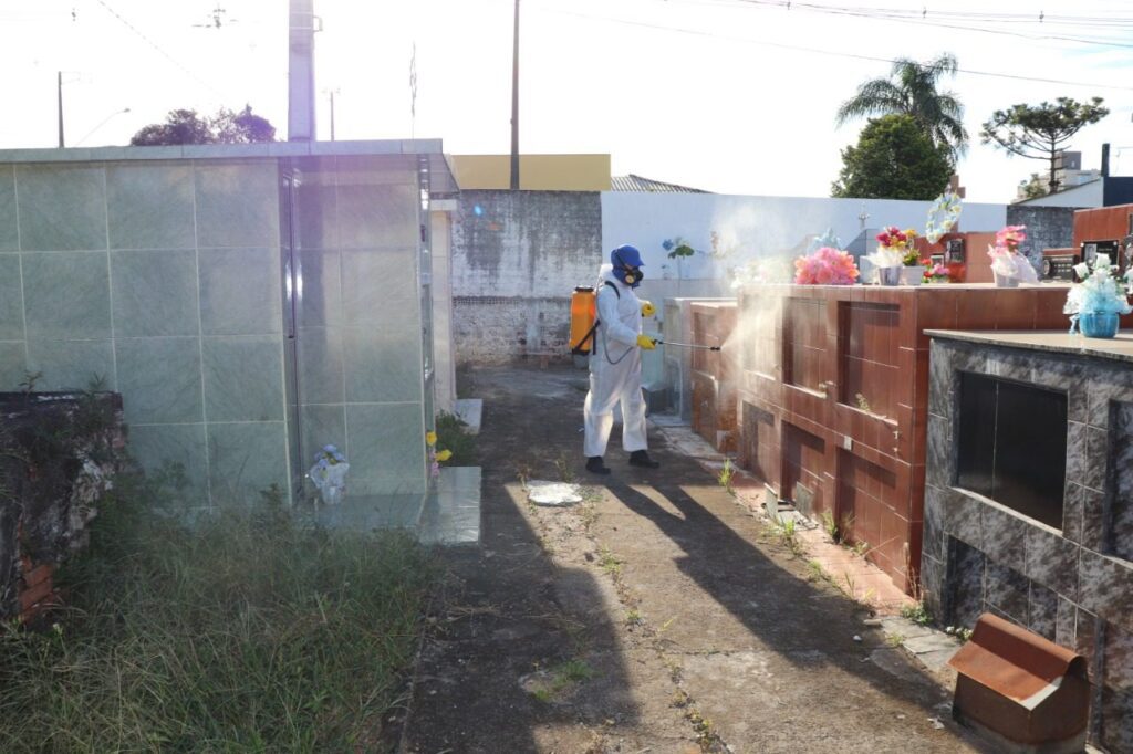 Cemitério de São Mateus do Sul é dedetizado contra Aedes aegypti