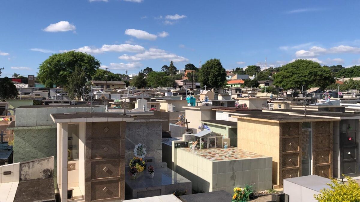 Diferente de São João do Triunfo, São Mateus do Sul não cobra taxa anual por lotes de sepulturas