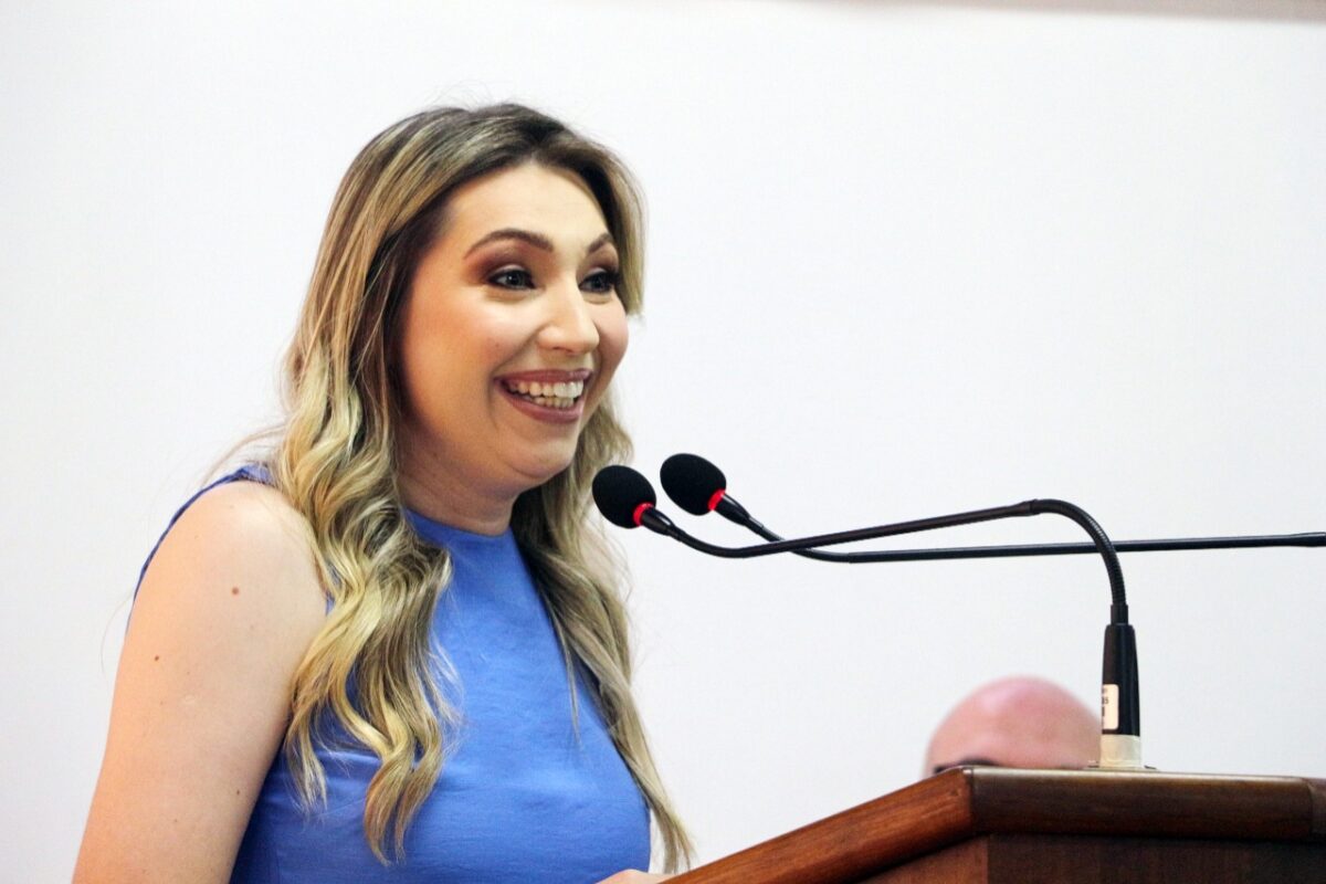 Canoinhas empossa Juliana Maciel, a primeira prefeita da história, para mandato complementar de 25 meses