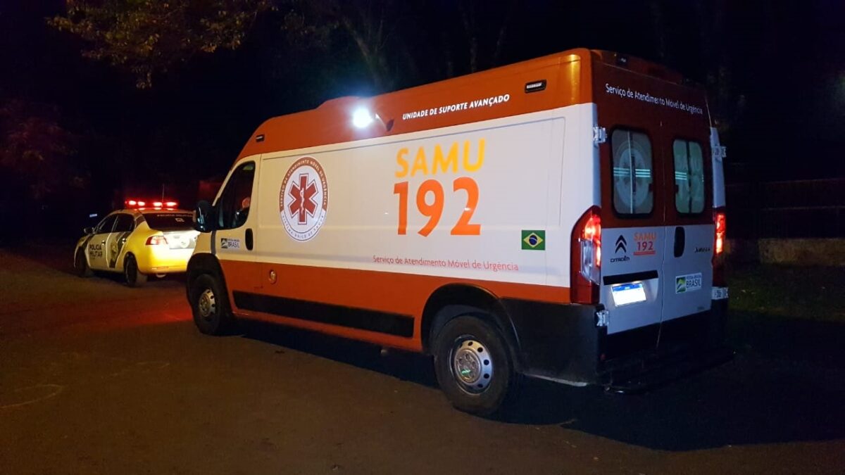 Homem em surto danifica ambulância do SAMU em São Mateus do Sul