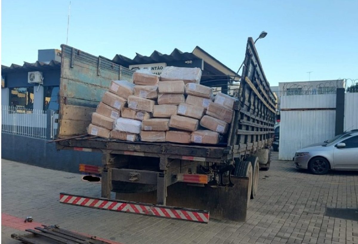 Carga de camarão sem nota e nem refrigeração é apreendida em São Mateus do Sul