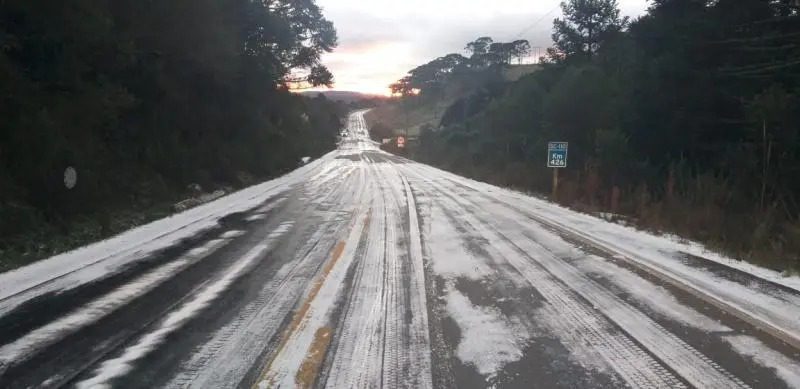 Neve em Santa Catarina deixa rodovias em alerta, sob risco de interdição